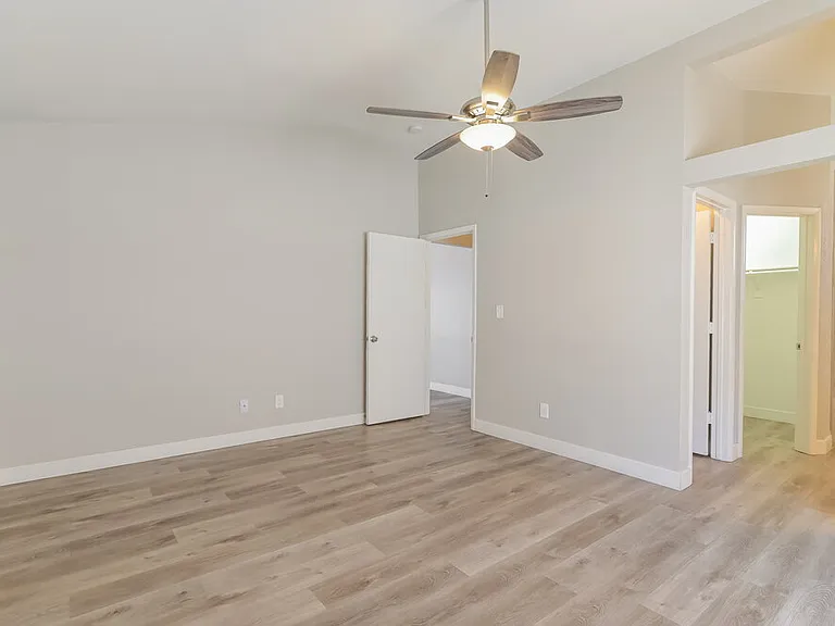 801 Zinnia Cir — Photo 10