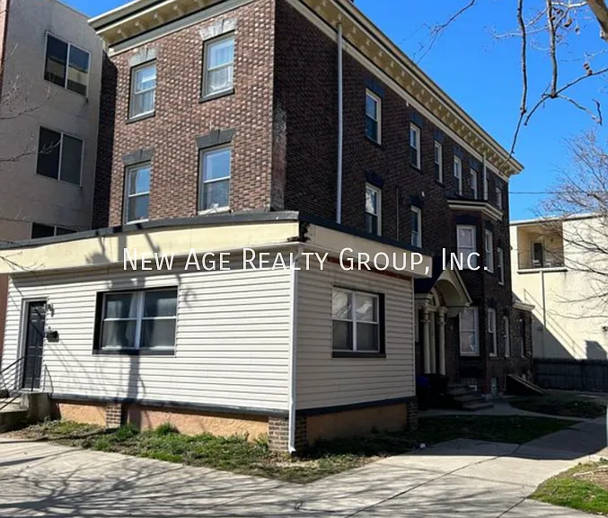 328 N 40th St #2 — Photo 9