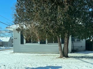 23481 Wellington Ave, Warren, MI 48089