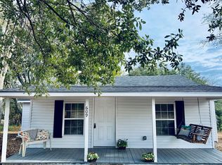 609 Champlain St, Hamlet, NC 28345