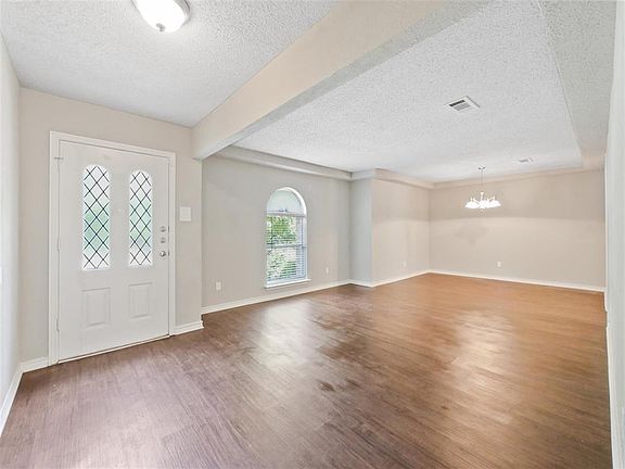 3rd image of 606 W Red Bird Ln