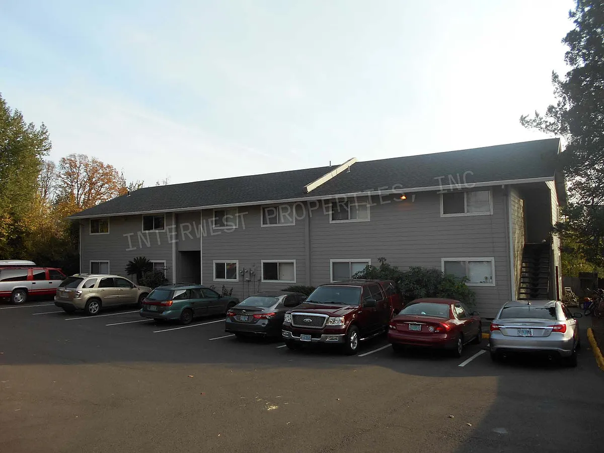Building Photo - 11310 SW Center St #10