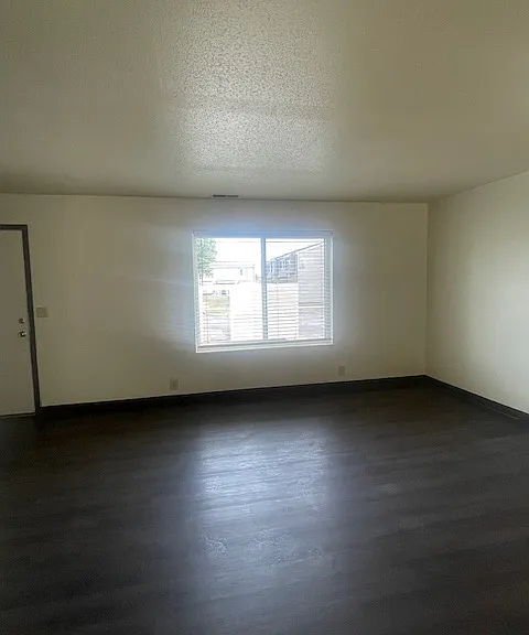 Willow Springs Apartments — Photo 31