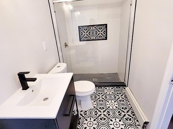 2nd image of 6 Leesburg Ct #2
