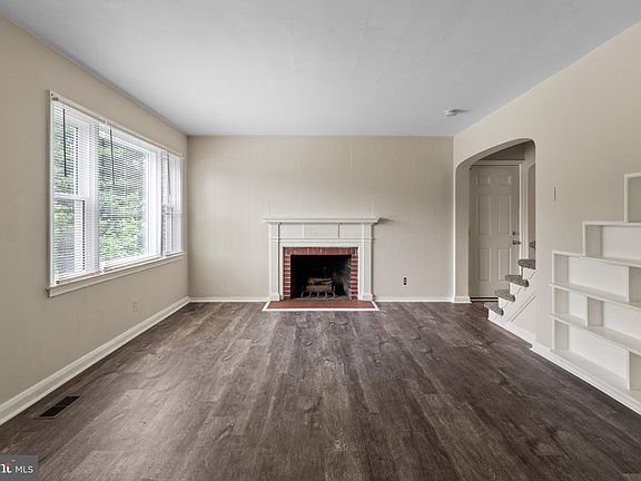 3rd image of 6023 Chinquapin Pkwy
