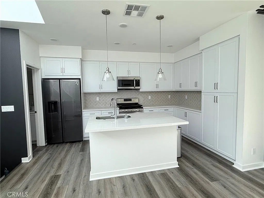 2 bed, 2.5 bath, 1277 sqft, $2,950 — Photo 3