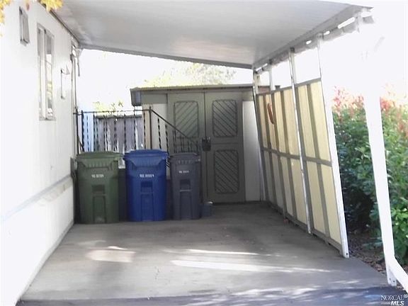 4th image of 121 Candlewood Dr
