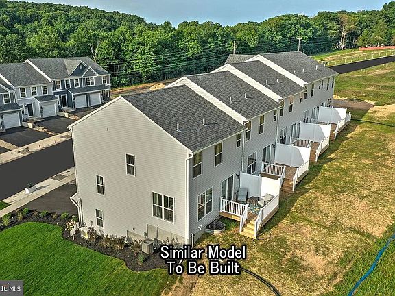 2nd image of 142 Isabella Cir #206