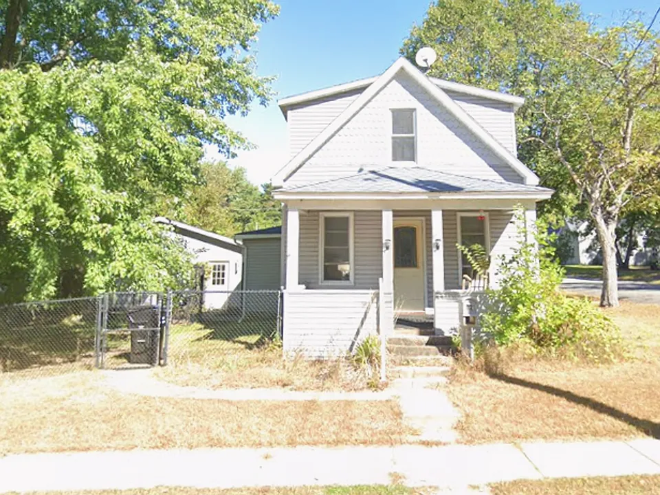 1121 14th Ave E