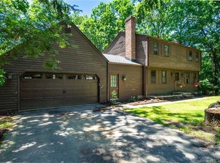 9 Fawn Dr, Granby, CT 06035