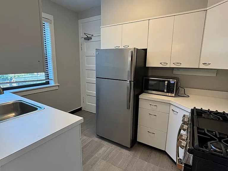 800-810 Michigan — Photo 19