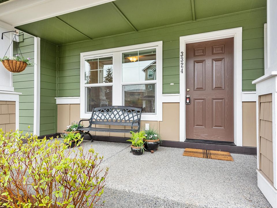 Cozy, brownstone style front porch