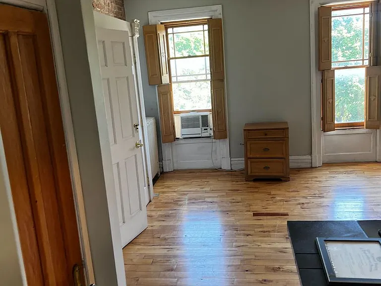 572 Madison Ave — Photo 4