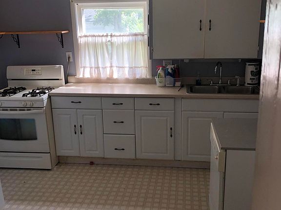 3rd image of 1322 Anderson Pl NW