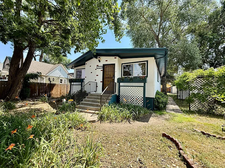 225 N Institute St — Photo 16