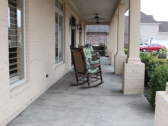 2nd image of 3916 Robinwood Cir