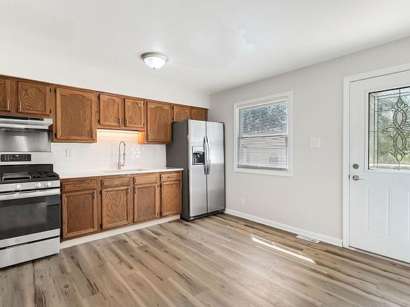 4th image of 4606 Meadow Ln