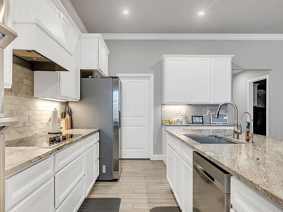 5th image of 9014 Red Cliff Ave