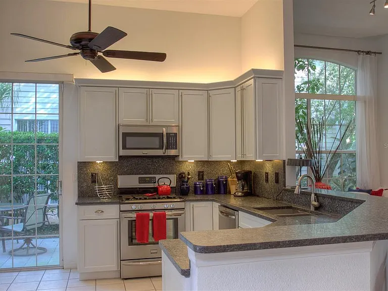 7911 Whitebridge Gln — Photo 17