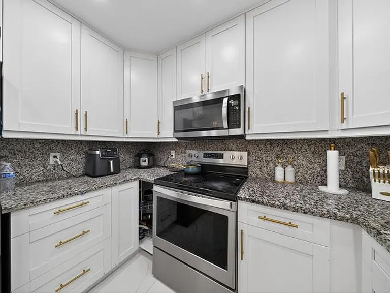 849 Camellia Dr — Photo 2