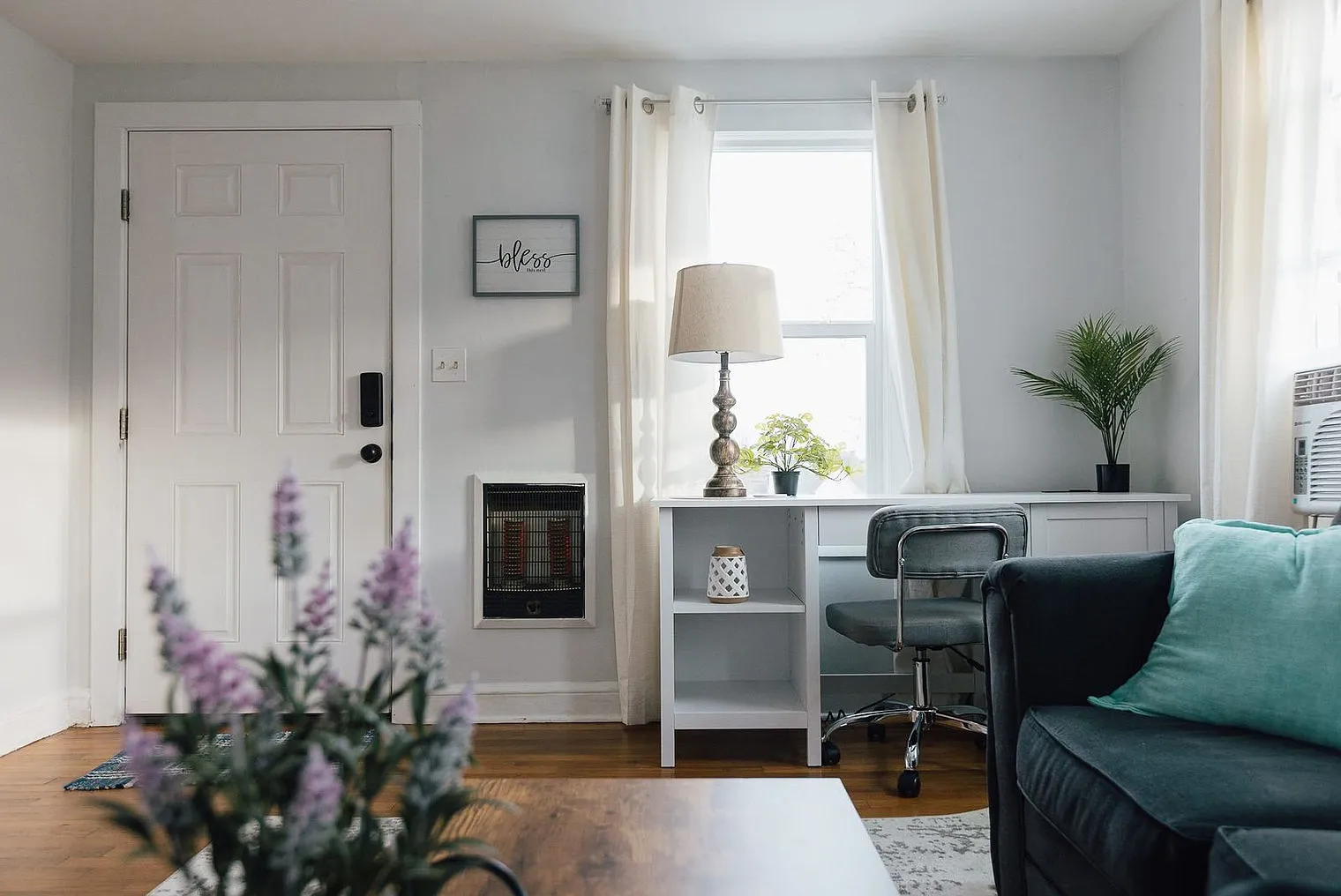1 bed, 1.0 bath, 592 sqft, $2,512 — Photo 3