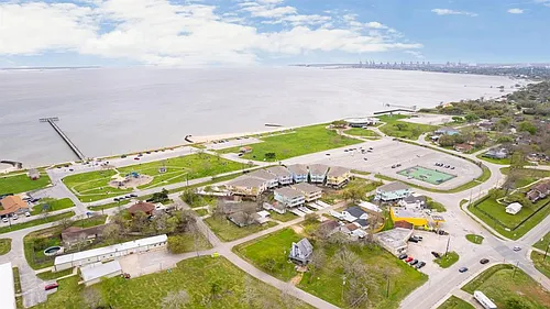 709 N Bayshore Dr Photo 1