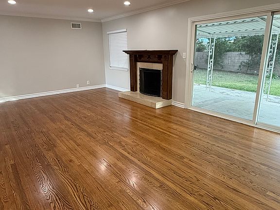 3rd image of 1336 E Dalton Ave
