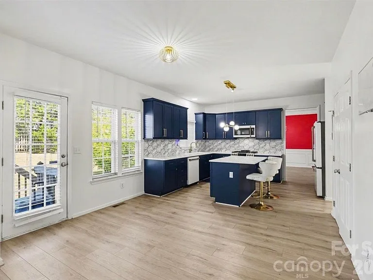 4132 Meadowview Hills Dr — Photo 8