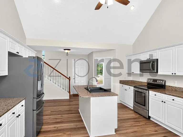 720 Rock Springs Rd — Photo 24