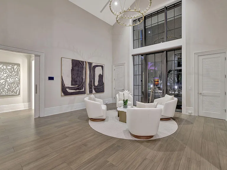 400 Mola Ave — Photo 116
