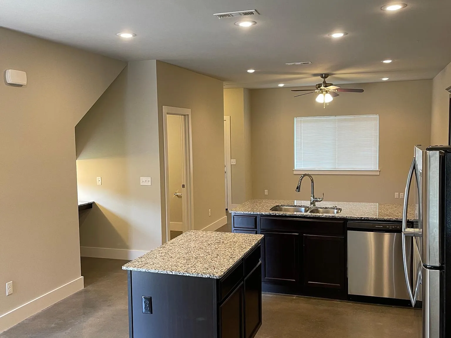2 bed, 2.5 bath, $1,600 — Photo 4