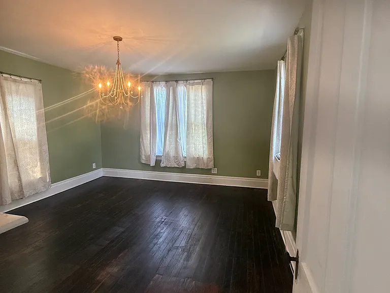 124 Powell St — Photo 15
