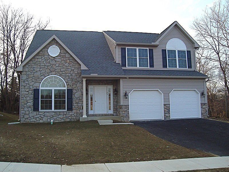 1st image of 23 Chamberlain Ln