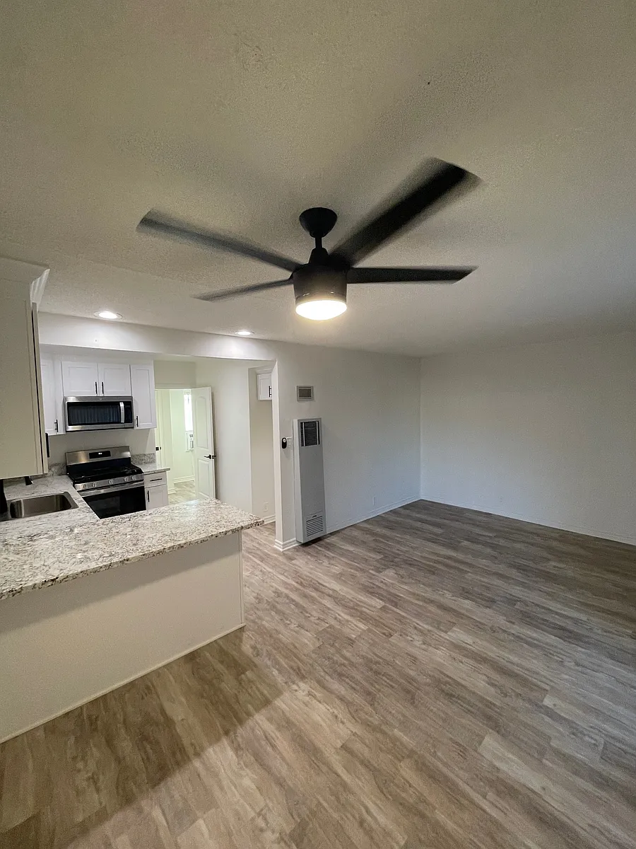 Building Photo - Villas at Downey