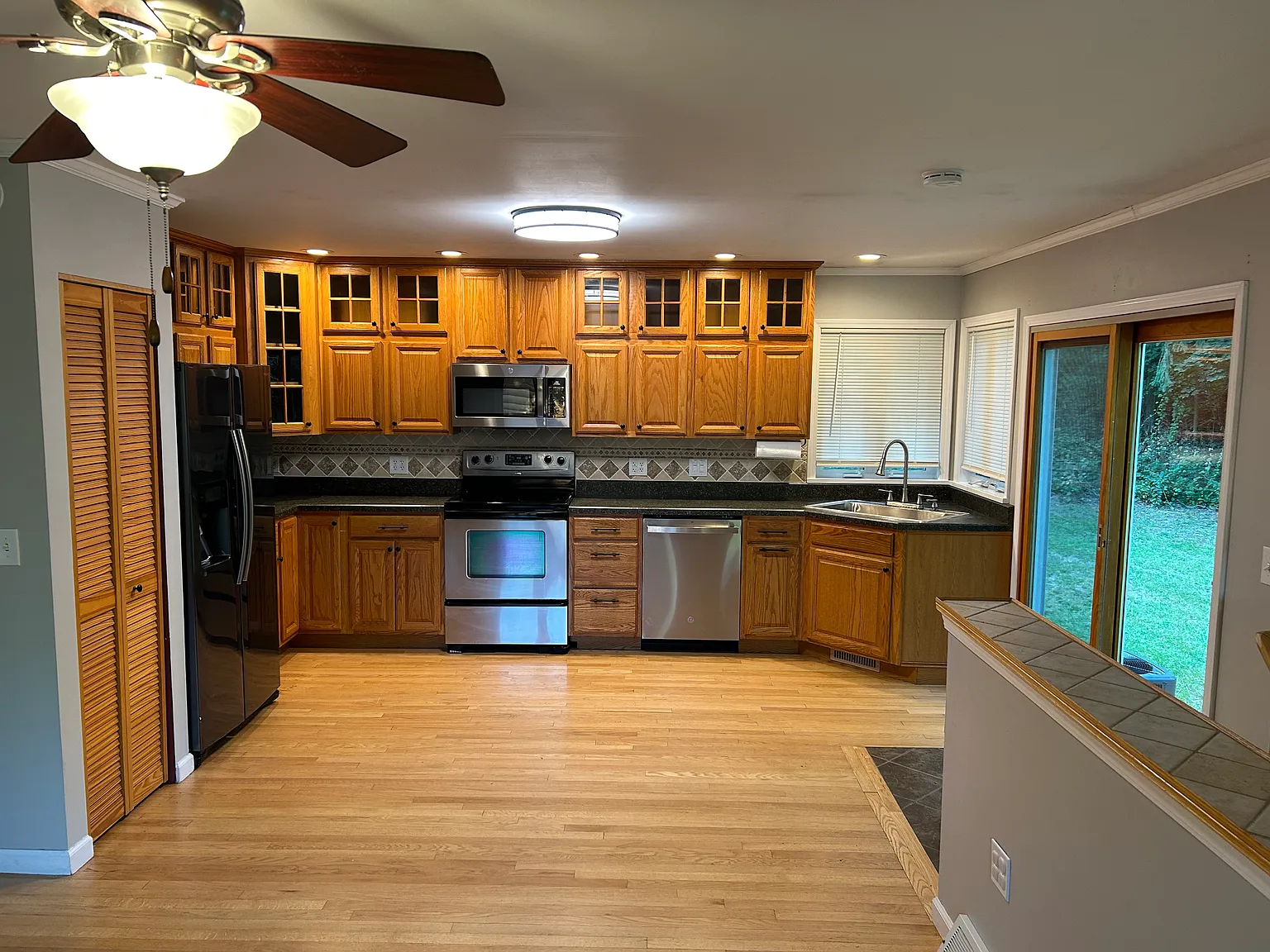 2 bed, 1200 sqft, $1,975 — Photo 2