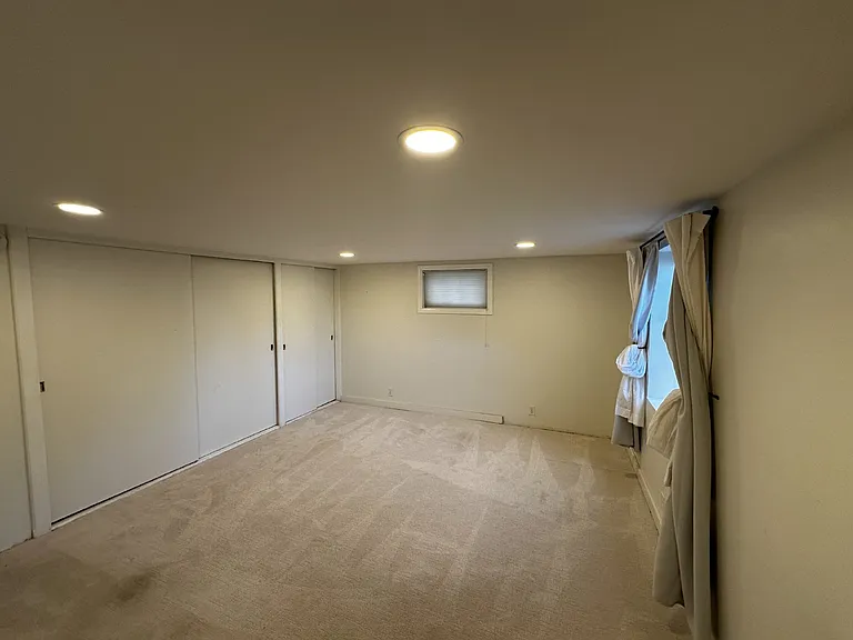 325 Sumner St — Photo 30