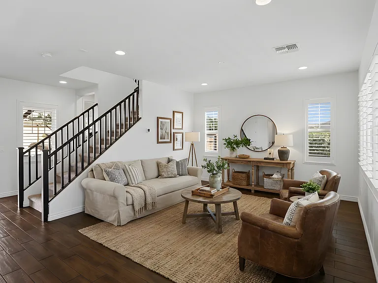 227 E Beatryce St — Photo 5
