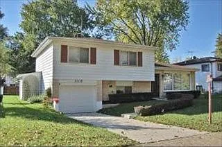 2005 E Ivy Ln photo 1