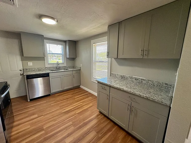 902 Canal Dr — Photo 9