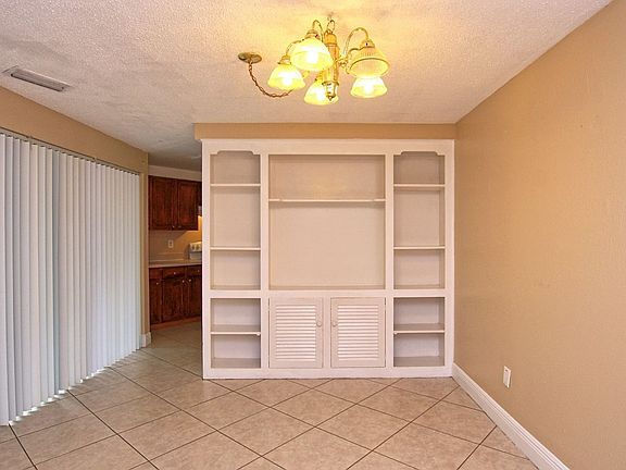 4th image of 400 E Citrus St