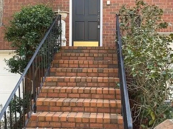 527 Jefferson Cir, Sandy Springs, GA 30328