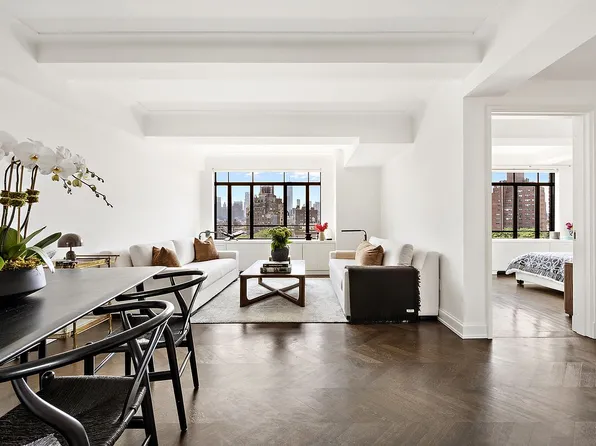 130 W 12th St APT 10D, New York, NY 10011