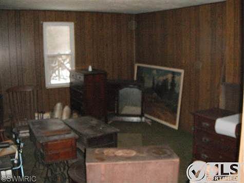 4th image of 6901 Holly Dr