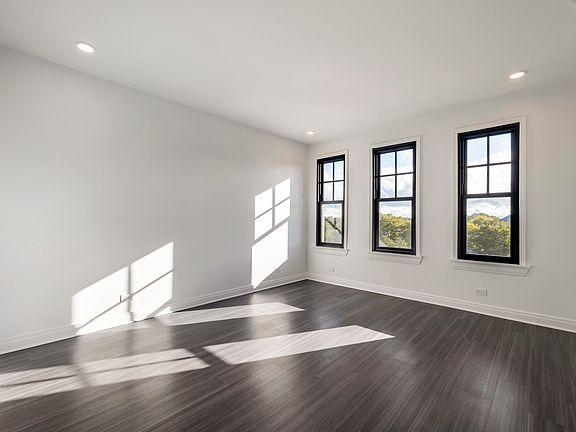 3rd image of 2320 N Lincoln Park W #702