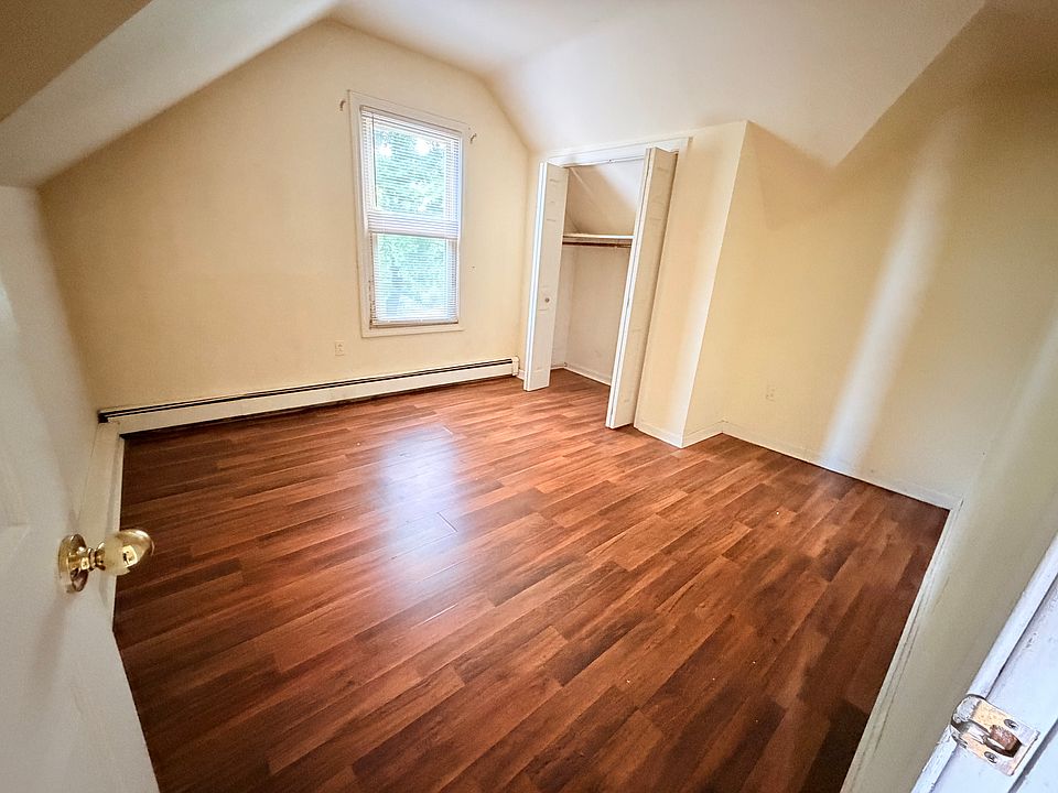 2nd image of 30 Bird St