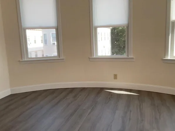 22 Exchange St APT 3W, Brockton, MA 02301