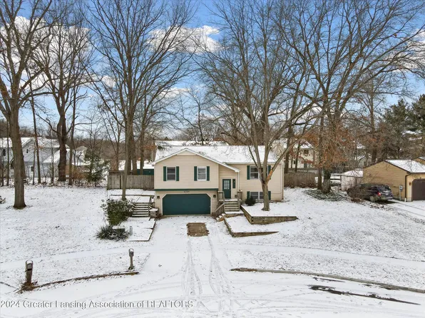 6269 Royal Oak Dr, Haslett, MI 48840