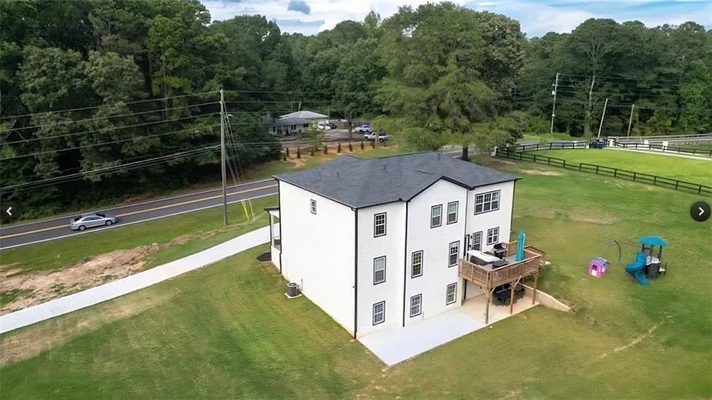 5 bed, 5.5 bath, 3732 sqft, $4,990 — Photo 3
