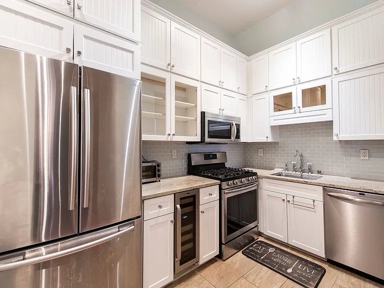116 E Oak St — Photo 9