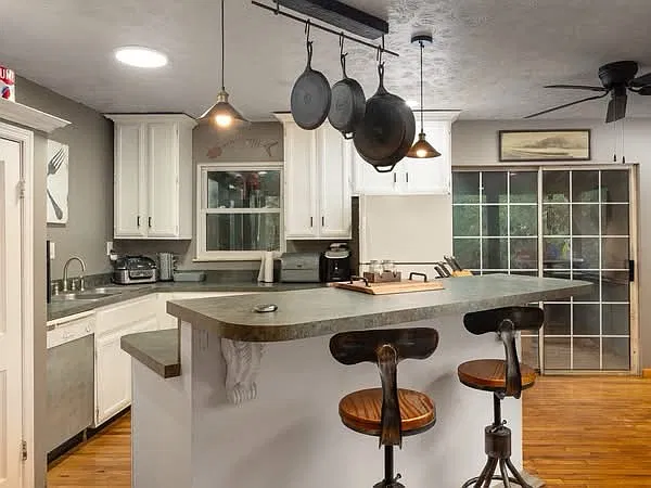 3 bed, 1158 sqft, $1,450 — Photo 2